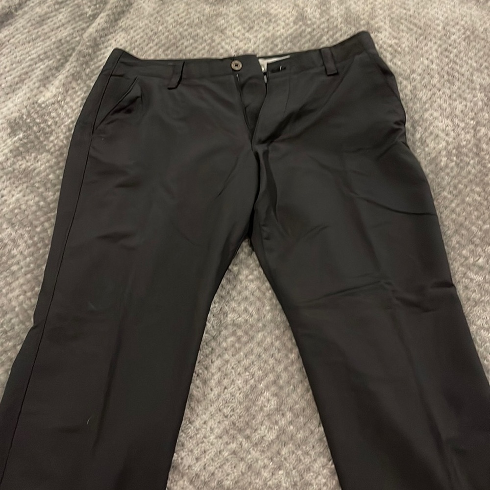 Black 36X32 under armor golf pants.
